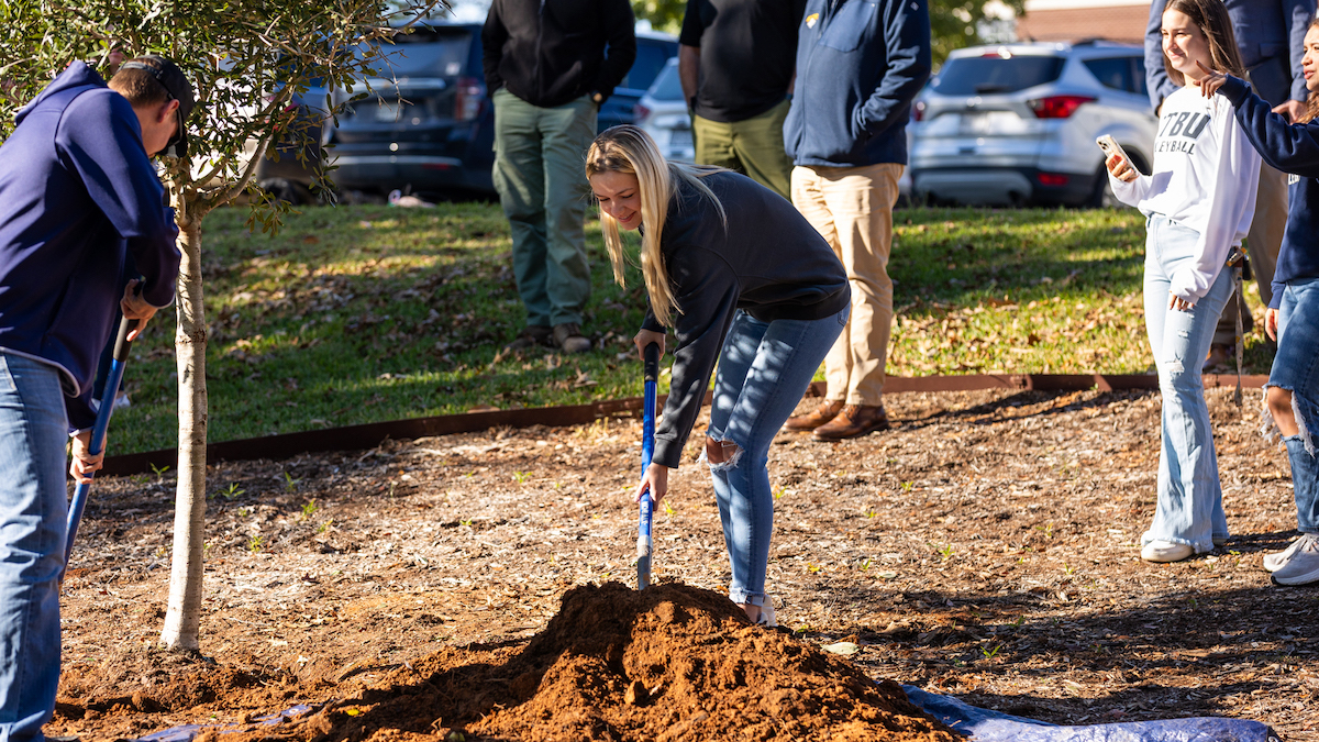 ETBU students plant oak trees in honor of Texas State Arbor Day